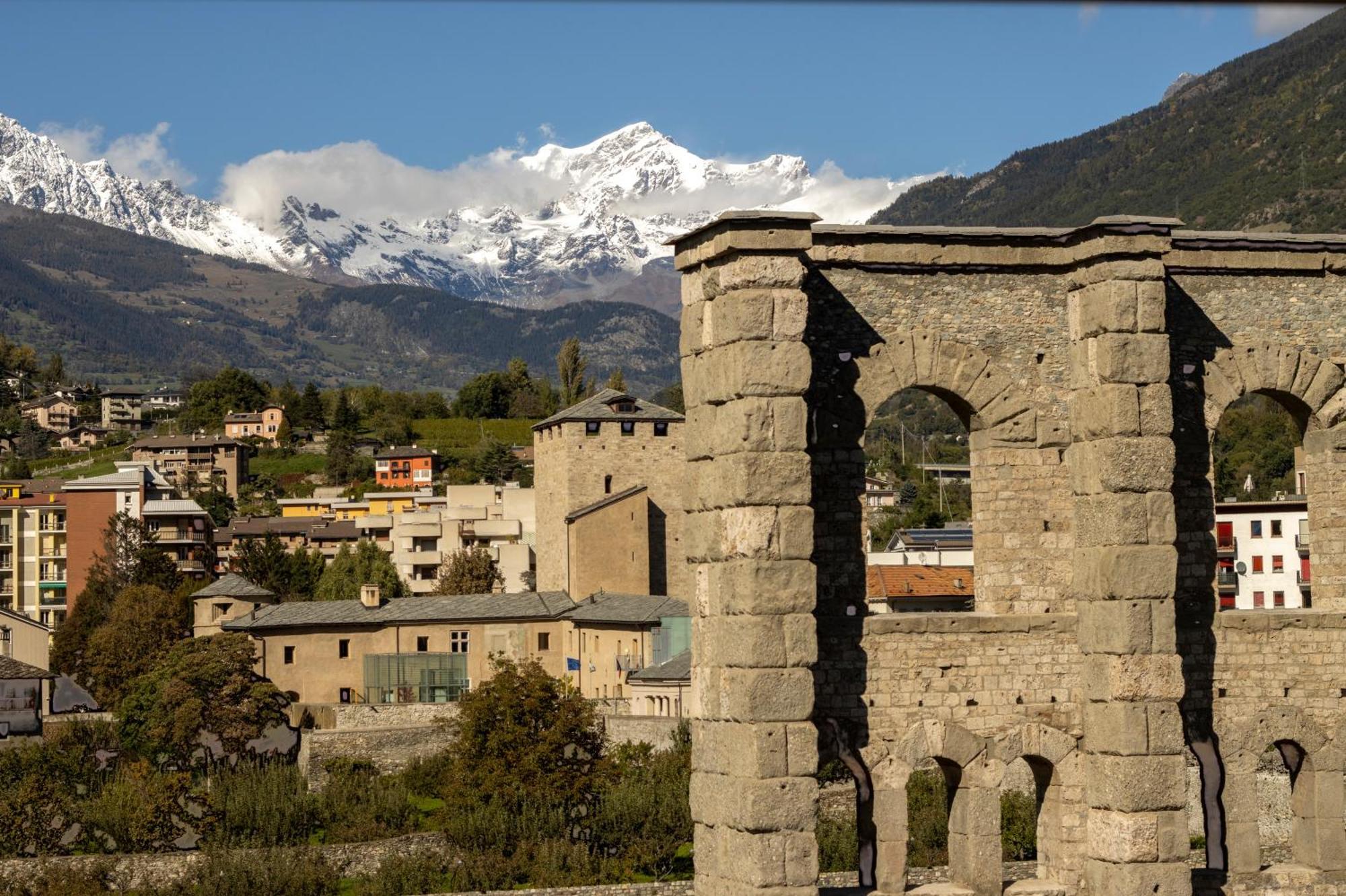 Aosta con Vista - appartamento in centro Esterno foto